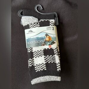 NWT 2 Pairs High Sierra Boot Socks Black/White